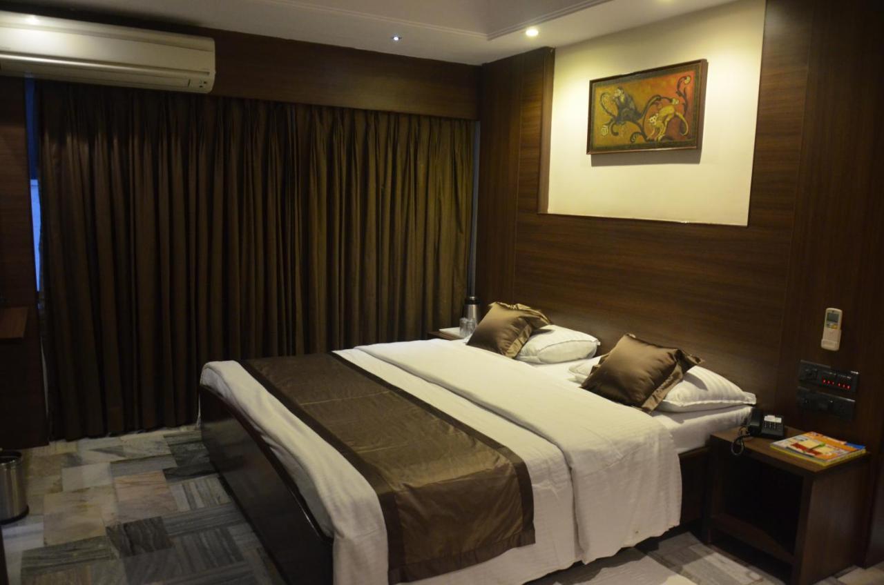 Hotel Jaya Residency Kākināda Exterior foto