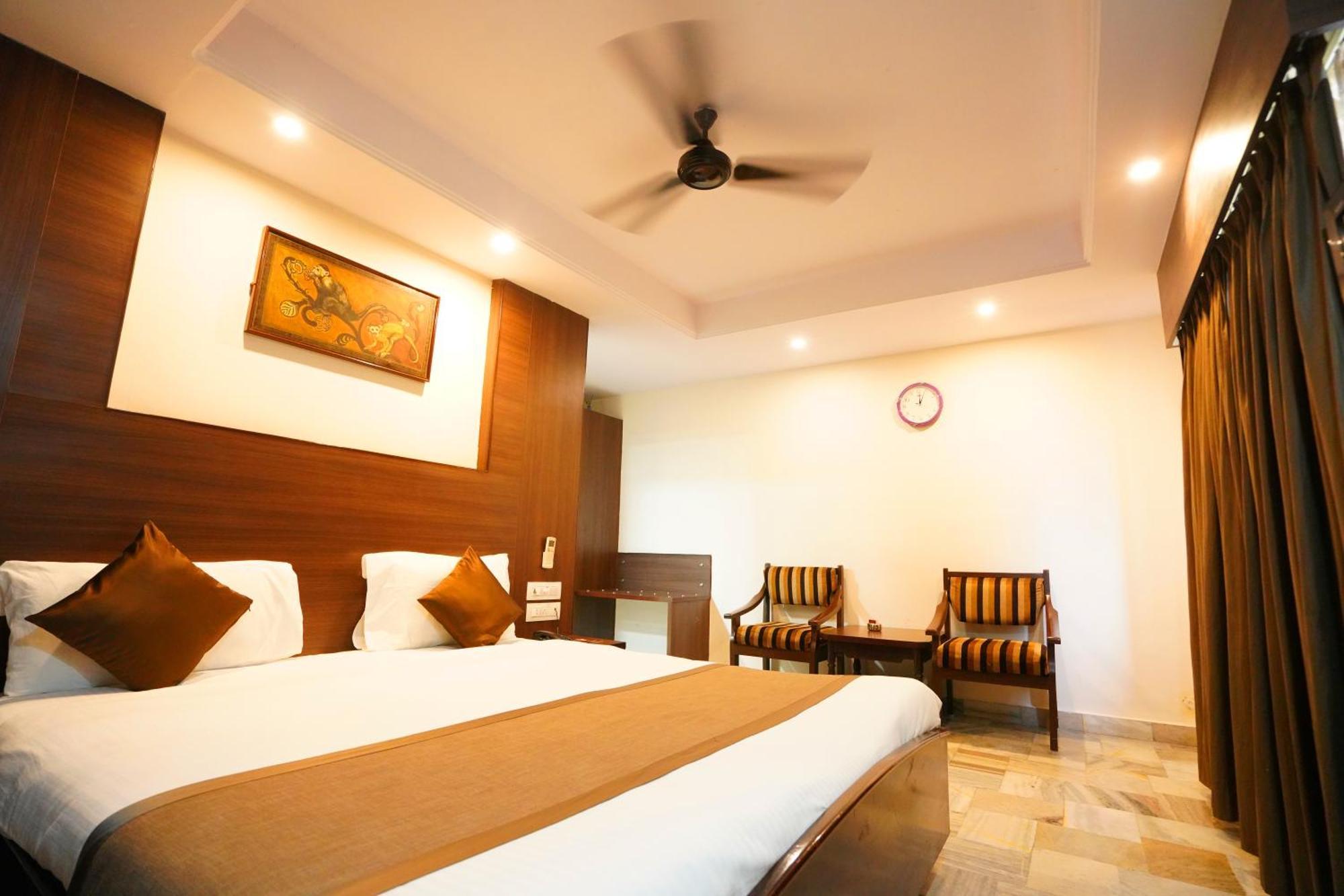 Hotel Jaya Residency Kākināda Exterior foto