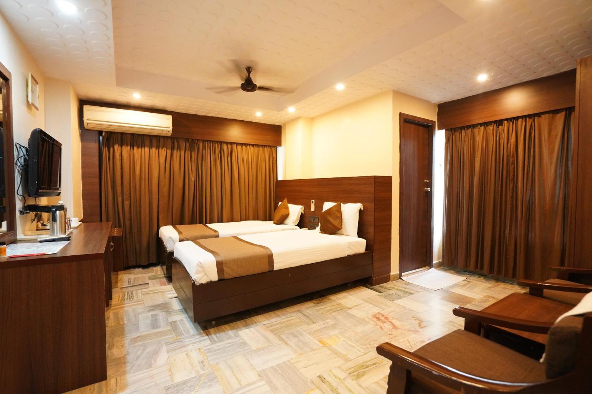 Hotel Jaya Residency Kākināda Exterior foto
