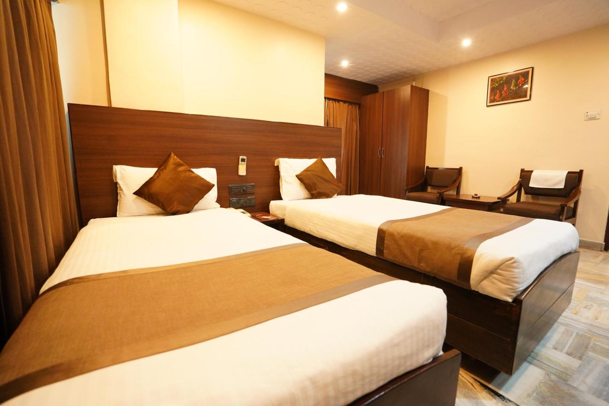 Hotel Jaya Residency Kākināda Exterior foto